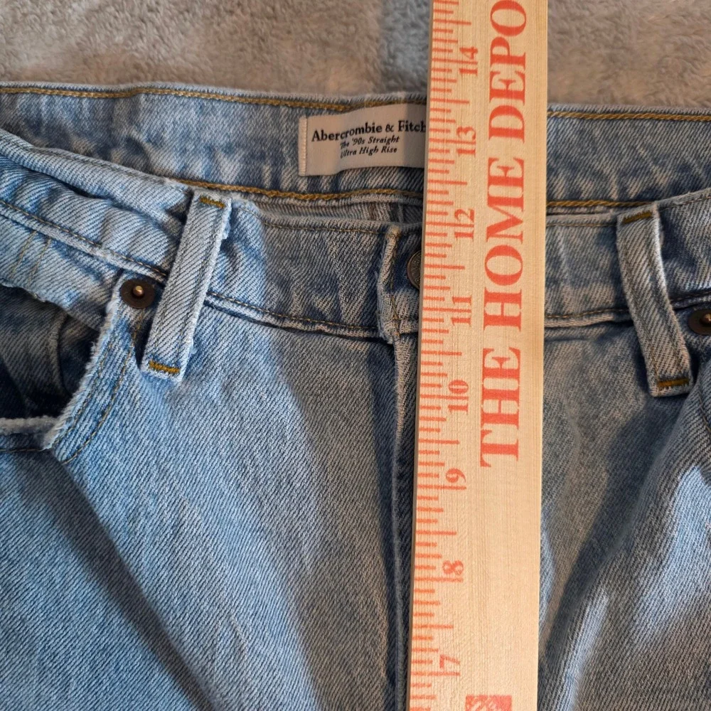 Abercrombie & Fitch Sz 30 10R The 90s Straight Ultra High Rise Distressed Jeans